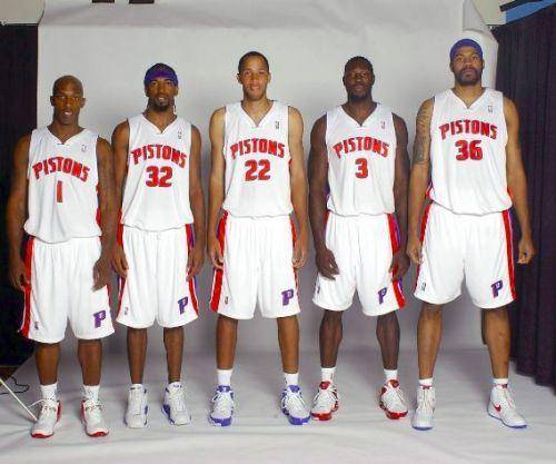 英联杯半场：谢尔基世界波，鲍伯伤退，曼城1-0布伦特福德（英联杯半场战报：谢尔基轰世界波，鲍伯伤退，曼城暂1-0领先布伦特福德）