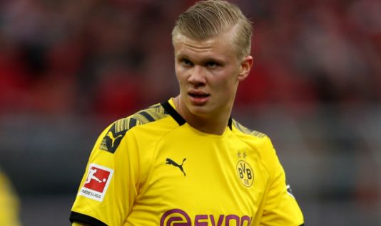 国乒击败法国队，王曼昱战胜帕瓦德，孙颖莎和王楚钦混双取胜（中国乒乓球队力克法国，王曼昱挑落帕瓦德，孙颖莎／王楚钦混双告捷）