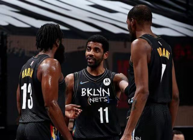 高炮台发威！唐斯反击快下 弧顶追身三分一箭穿心（高炮轰鸣！唐斯快攻跟进，弧顶追身三分一箭穿心）