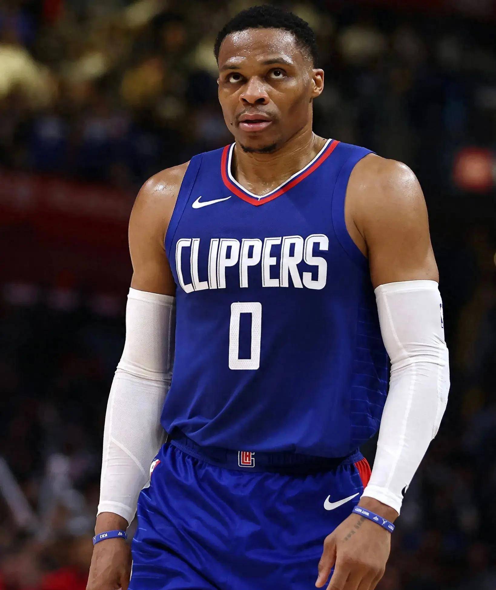 赵丽娜：走了70所学校，女孩踢球屈指可数；想让女孩踢球普及（赵丽娜：走访70所学校，踢球女孩寥寥无几，盼女孩踢球普及）