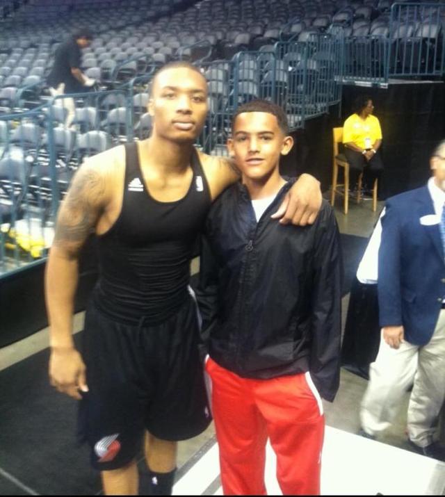 篮球篮网明星球员强调团结：我们是一支队伍（篮网核心强调团结：我们是一体）