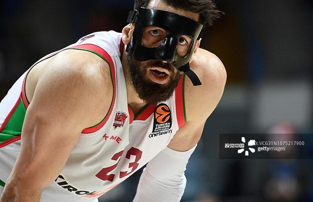 2025中超助攻榜：纳萨里奥、克雷桑9次并列第一，韦世豪8次（2025中超助攻榜：克雷桑与纳萨里奥以9助并列榜首，韦世豪8助紧随其后）