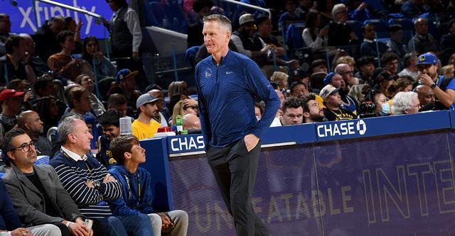 替补球员上场即改变比赛节奏（替补登场瞬间改写比赛节奏）