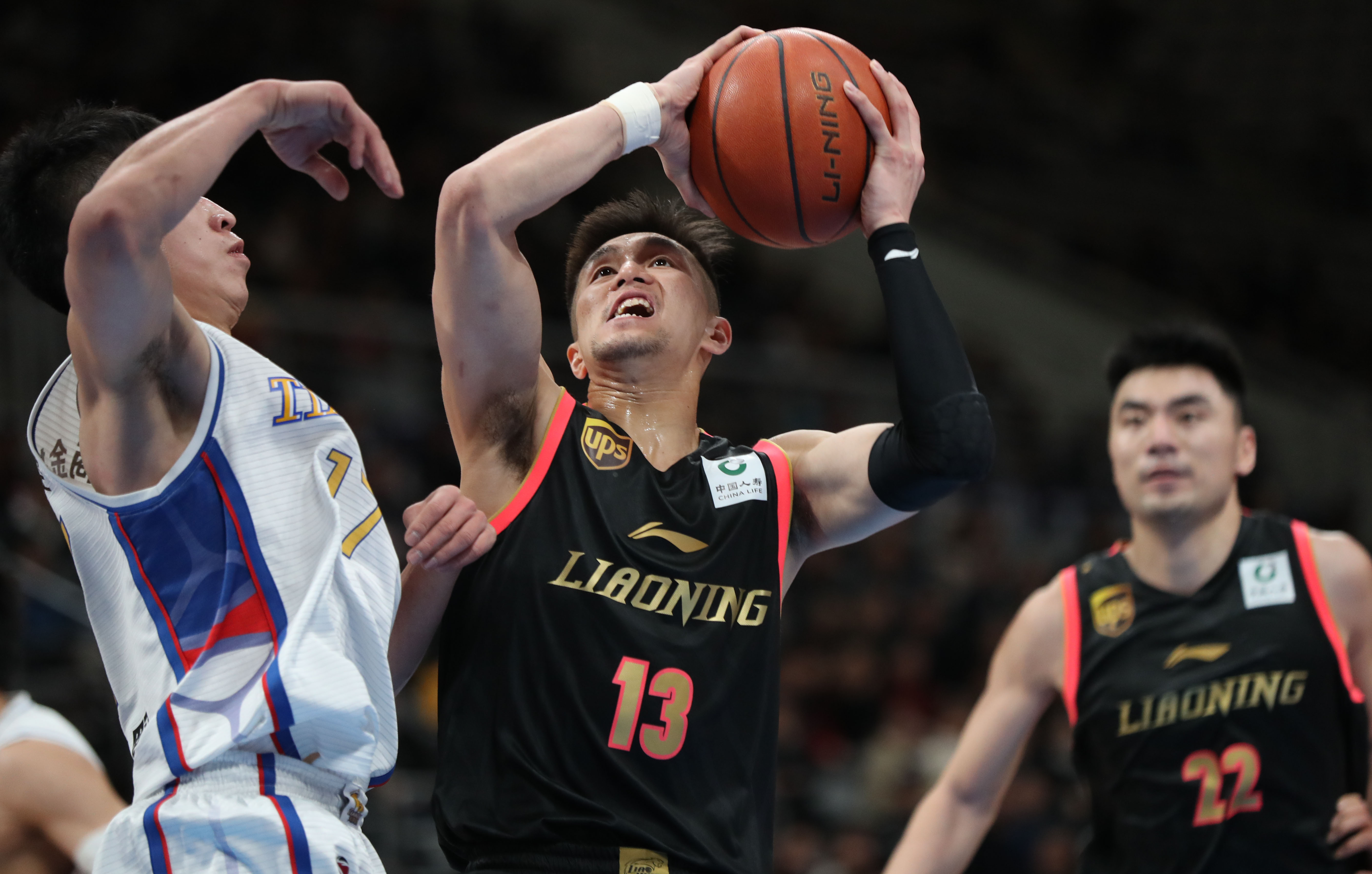 NBA精彩回放：湖人绝杀凯尔特人,（NBA高光回顾：湖人压哨绝杀凯尔特人）