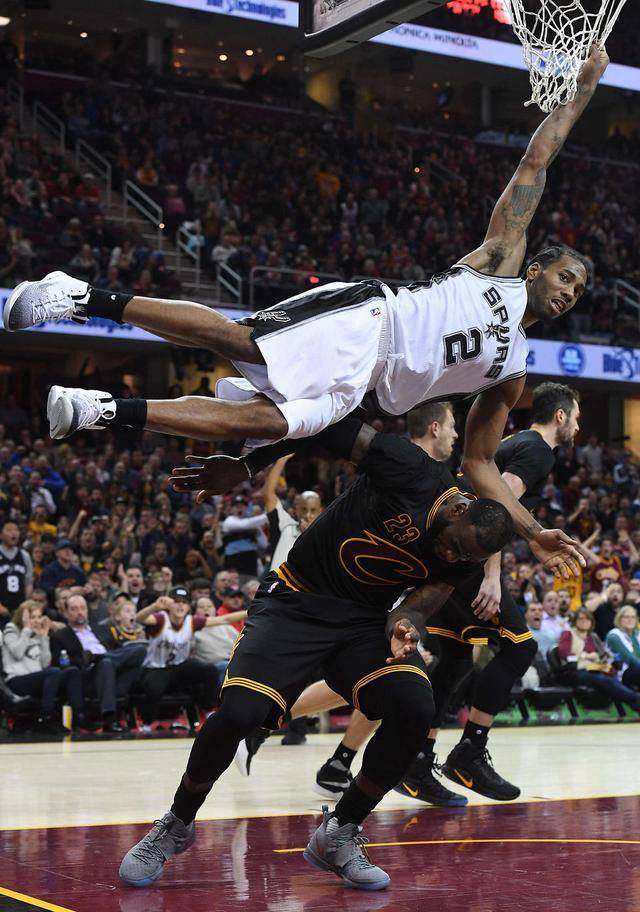 足球国足队长发声：我们不会放弃任何一场比赛（国足队长表态：每一场比赛我们都会全力以赴）