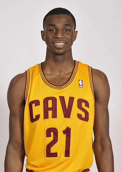 阿德巴约空砍24+15两双，鲍威尔28分，热火一分饮恨（阿德巴约24+15空砍两双，鲍威尔28分发威，热火惜败1分）