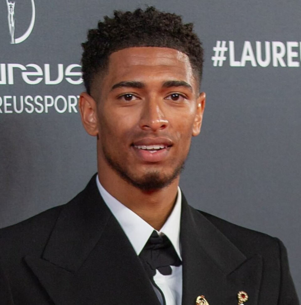 佩莱格里尼：塞维利亚落后时球迷往球场投掷杂物，这样不对（佩莱格里尼批评塞维利亚球迷：球队落后时向场内投掷杂物的行为不可取）