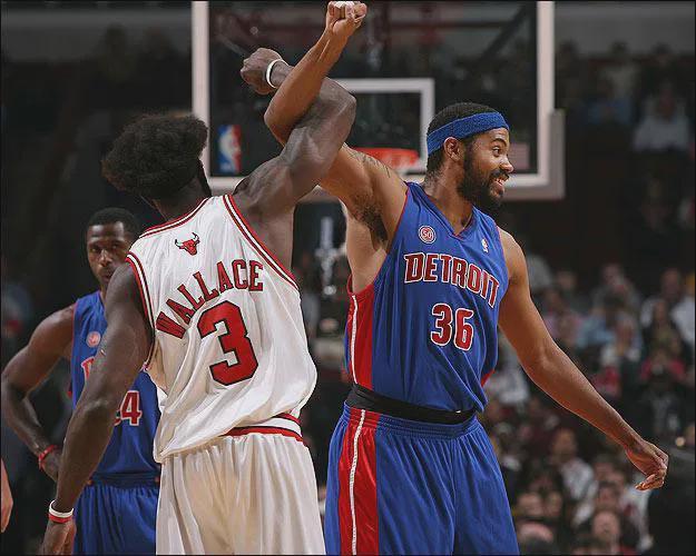 斯帕莱蒂与孔蒂的意甲逆转：那不勒斯击败尤文图斯，迎接新时代（那不勒斯逆袭尤文：斯帕莱蒂与孔蒂引领意甲新纪元）