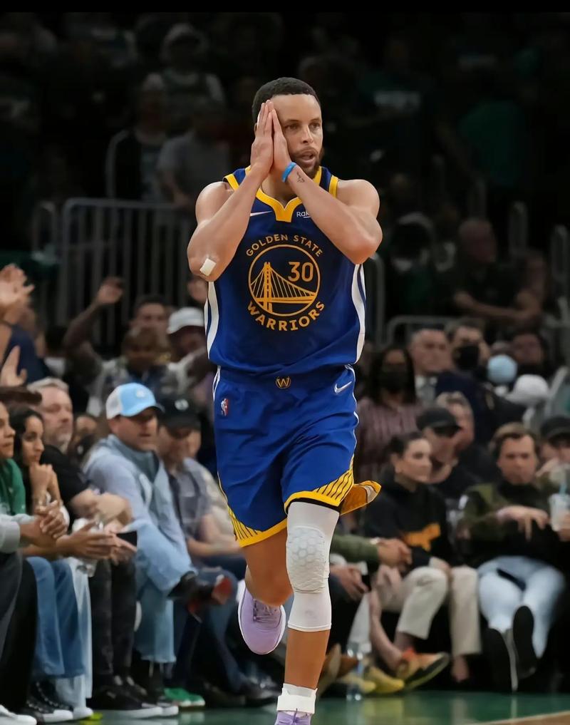 意媒：黄潜考虑买断那不勒斯租将拉法-马林，皇马握有回购权（意媒：黄潜或买断租自那不勒斯的拉法-马林，皇马仍握回购权）