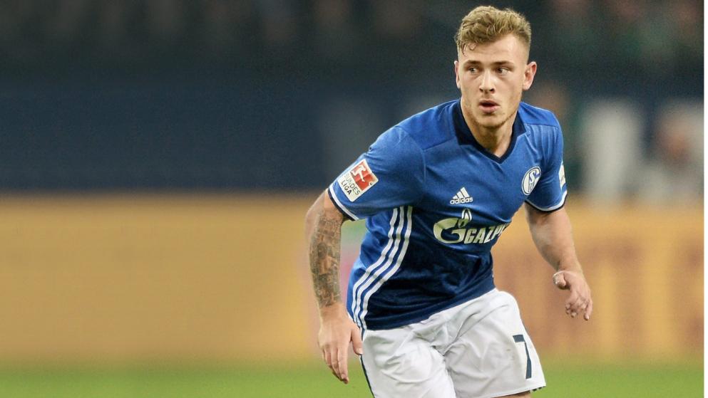 真够快的！李慕豪篮下对克里斯犯规 仅打8分钟犯满（太迅速了！李慕豪篮下对克里斯犯规，出战仅8分钟就犯满离场）